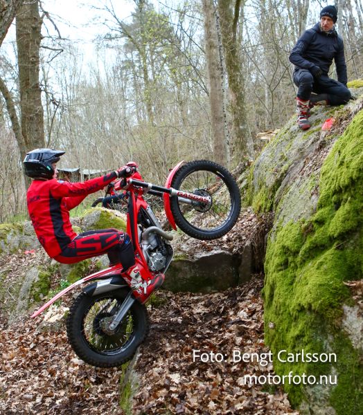 Preload previous image